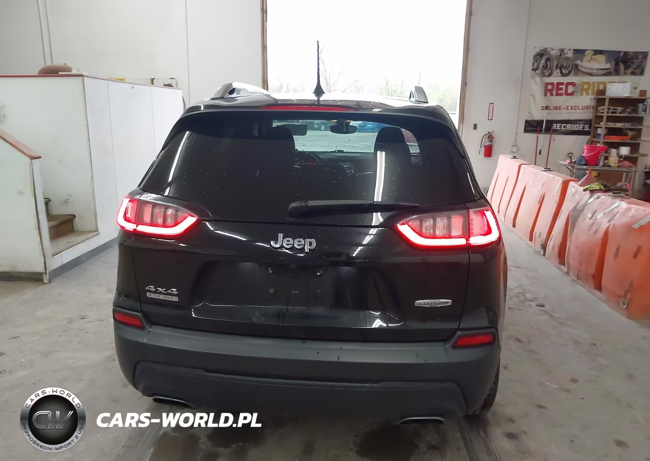 2019 Jeep Cherokee Latitude Plus 4X4 VIN:1C4PJMLN8KD146989 - 16