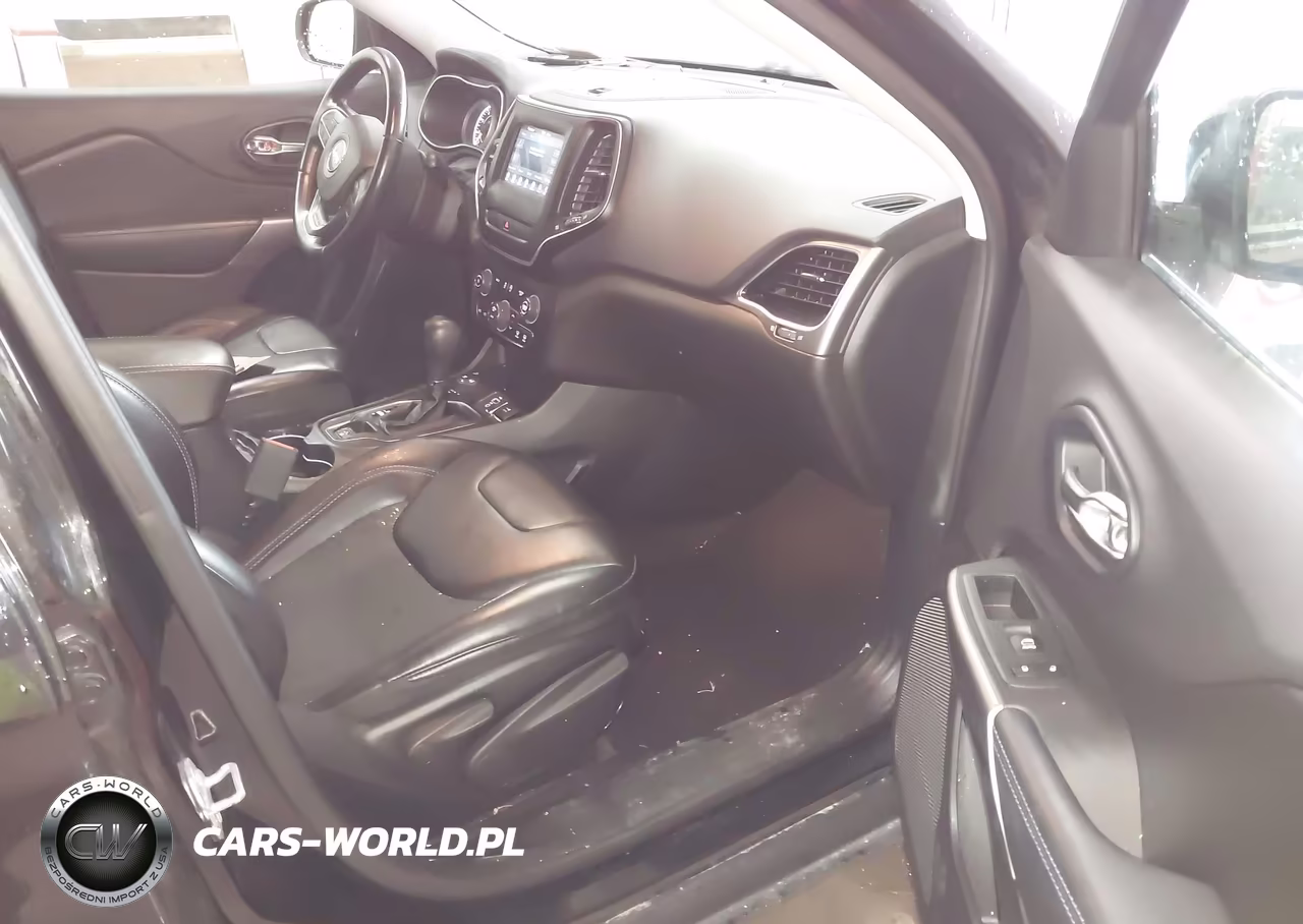 2019 Jeep Cherokee Latitude Plus 4X4 VIN:1C4PJMLN8KD146989 - 5