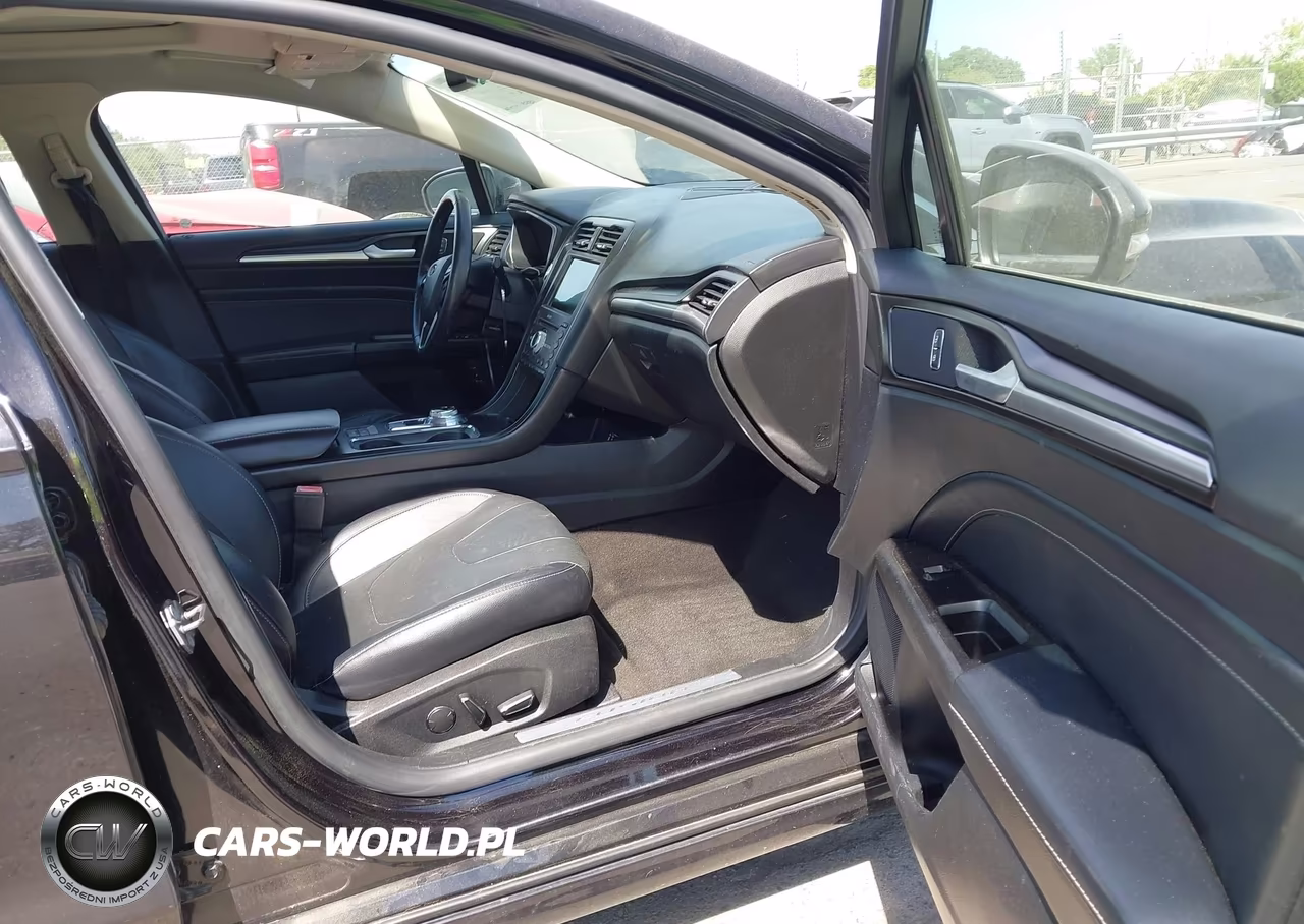 2019 Ford Fusion Hybrid Titanium VIN:3FA6P0RU7KR202936 - 5