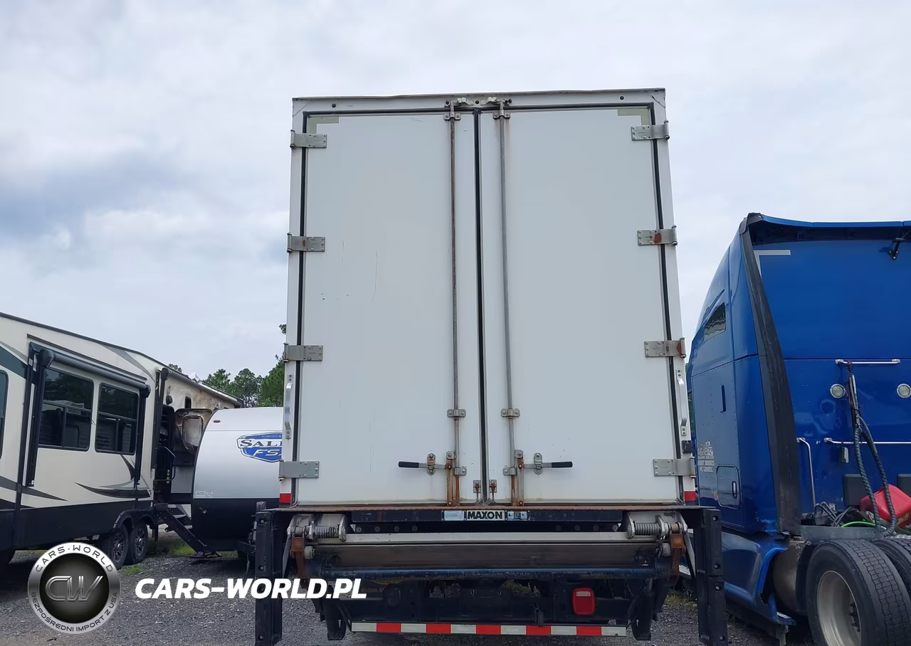 2018 Freightliner M2 106 VIN:1FVACXFC6JHJR2117 - 17