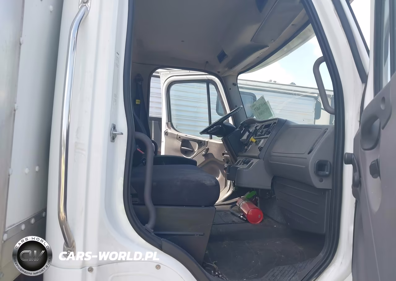 2018 Freightliner M2 106 VIN:1FVACXFC6JHJR2117 - 7