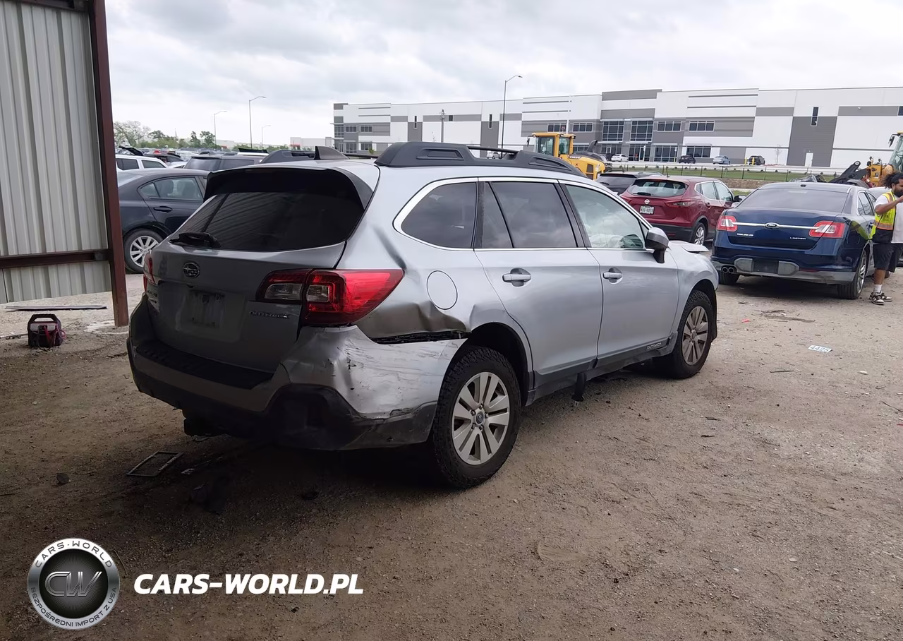 2018 Subaru Outback 2.5I Premium VIN:4S4BSADC3J3306859 - 4