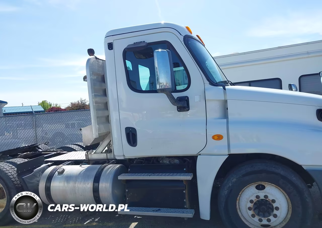 2014 Freightliner Cascadia 125 VIN:3AKJGEDV0ESFR1021 - 13