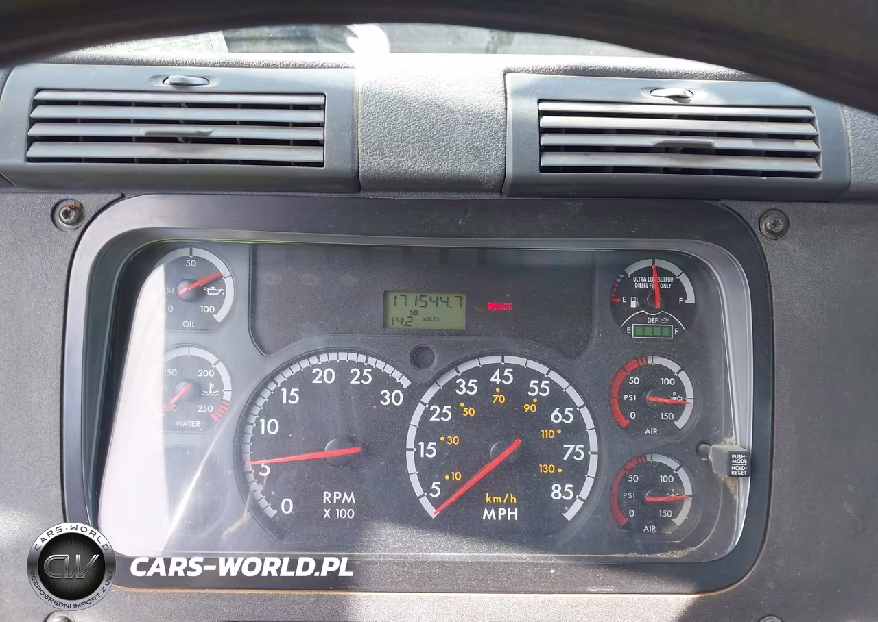 2014 Freightliner Cascadia 125 VIN:3AKJGEDV0ESFR1021 - 7