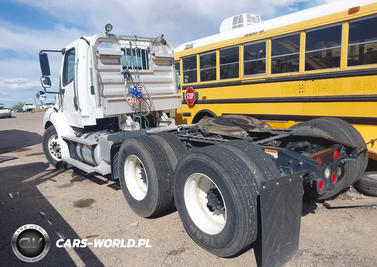 2014 Freightliner M2 112 Medium Duty VIN:1FUJC5DV6EHFZ4063 - 3