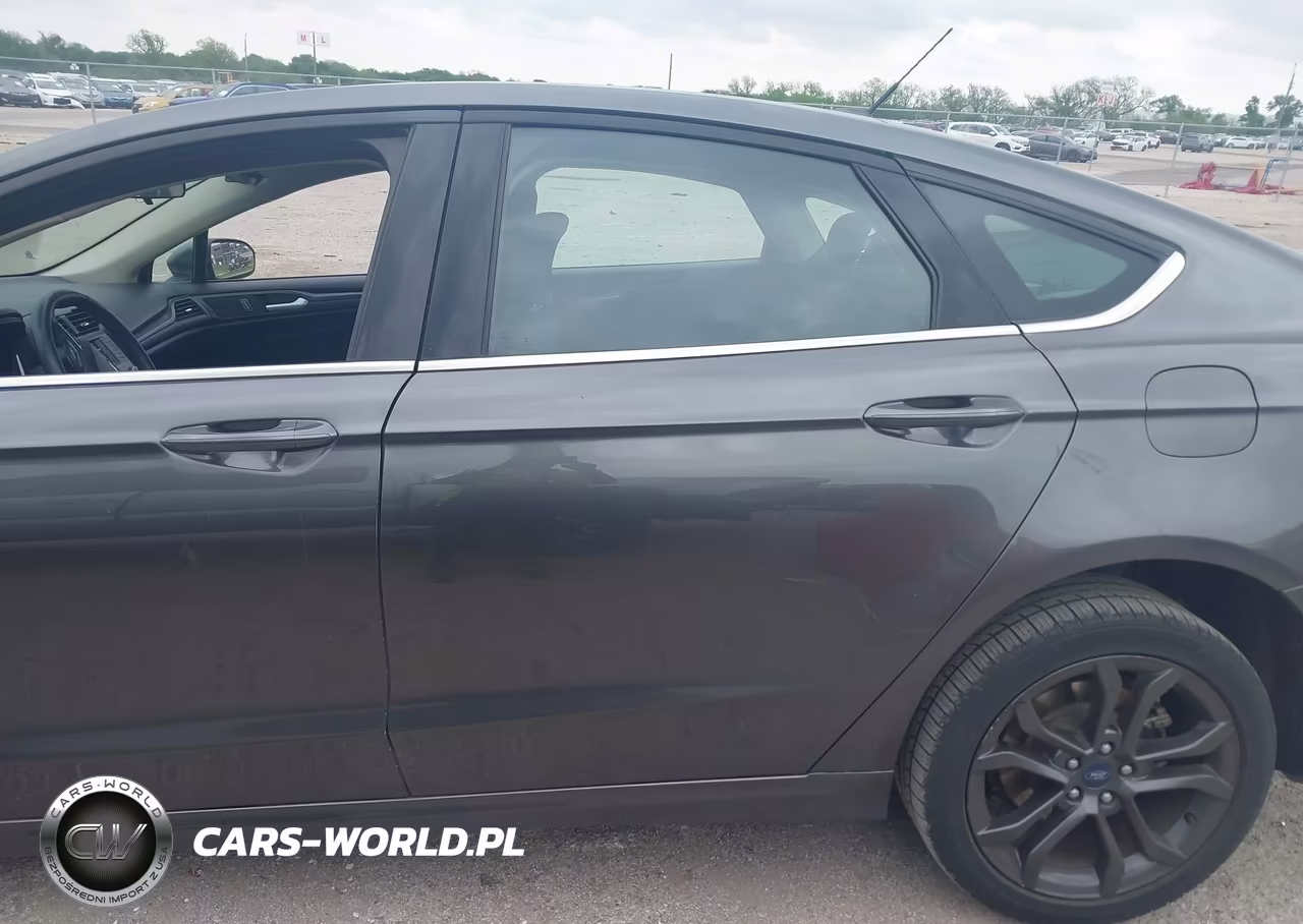 2018 Ford Fusion S VIN:3FA6P0G70JR193606 - 15