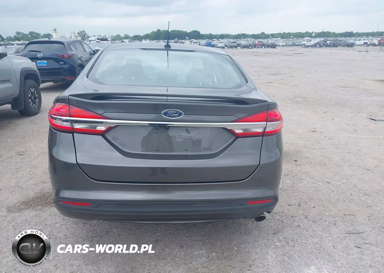 2018 Ford Fusion S VIN:3FA6P0G70JR193606 - 17