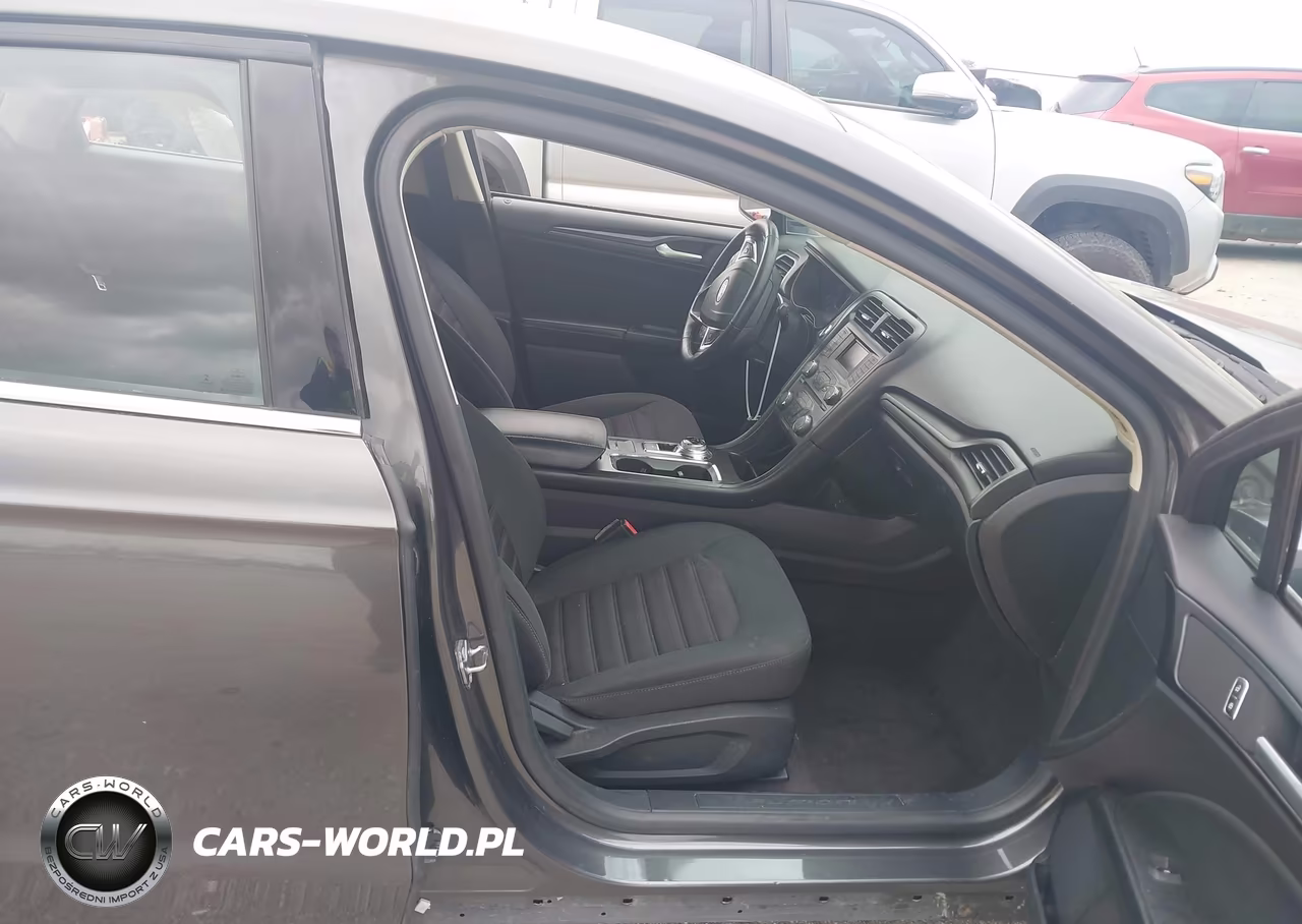 2018 Ford Fusion S VIN:3FA6P0G70JR193606 - 5