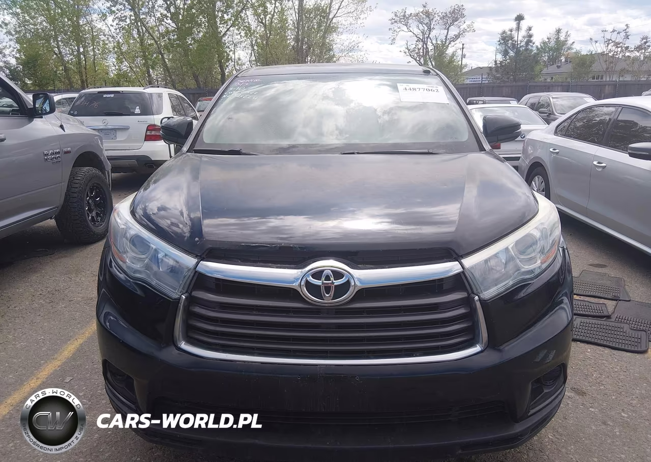 2015 Toyota Highlander Le V6 VIN:5TDBKRFH3FS181279 - 12