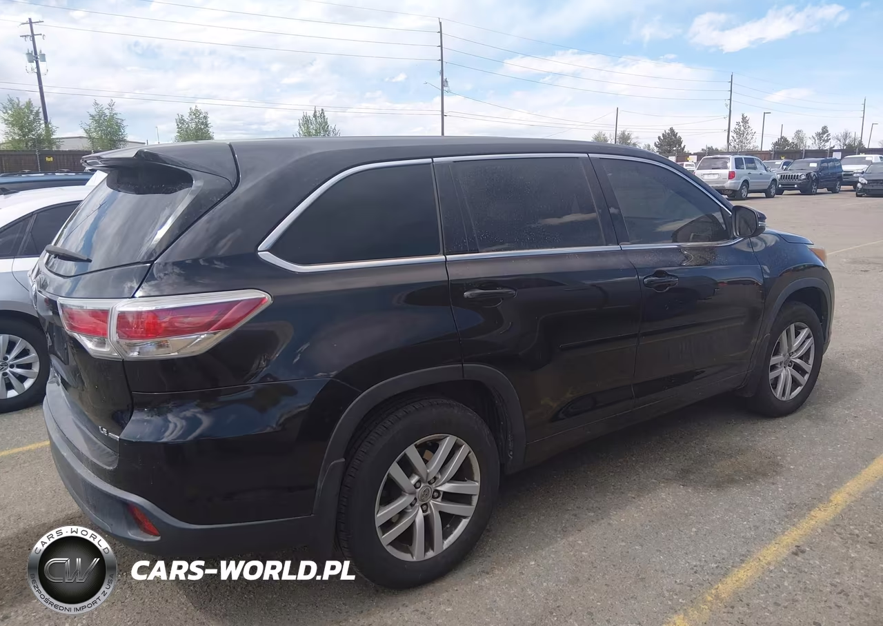 2015 Toyota Highlander Le V6 VIN:5TDBKRFH3FS181279 - 13