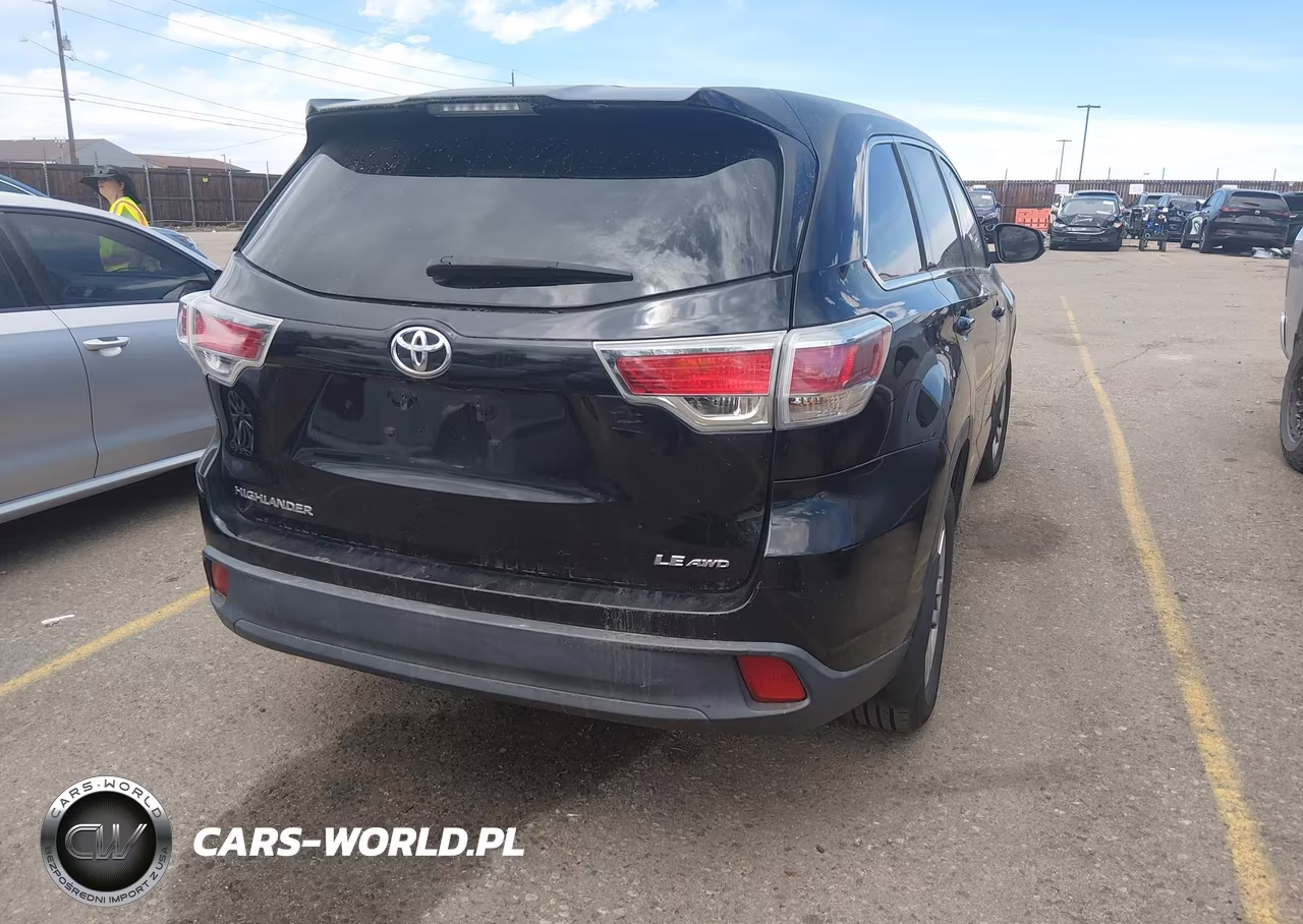 2015 Toyota Highlander Le V6 VIN:5TDBKRFH3FS181279 - 4