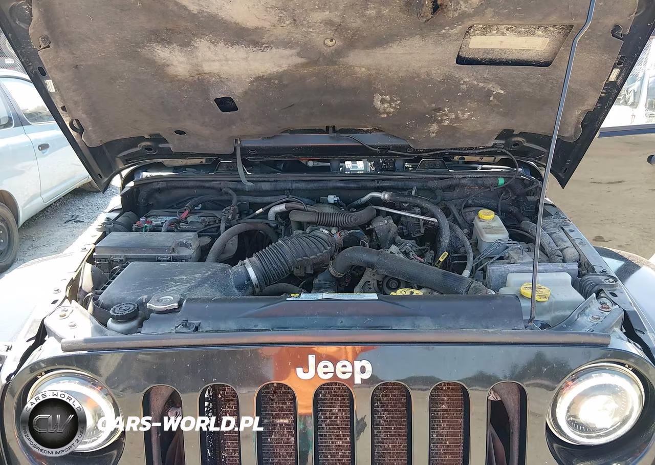 2010 Jeep Wrangler Unlimited Sahara VIN:1J4BA5H19AL214947 - 10