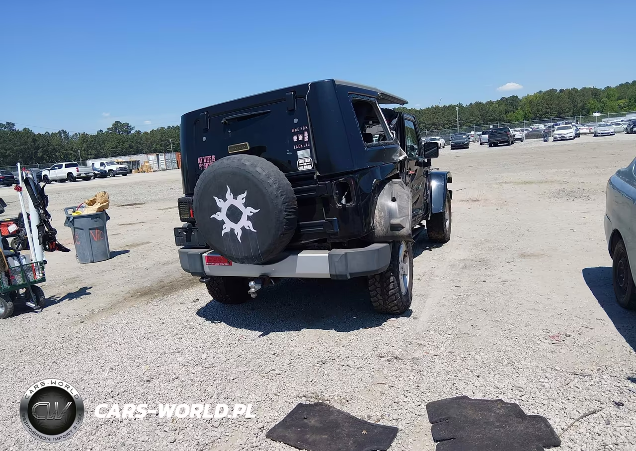 2010 Jeep Wrangler Unlimited Sahara VIN:1J4BA5H19AL214947 - 4