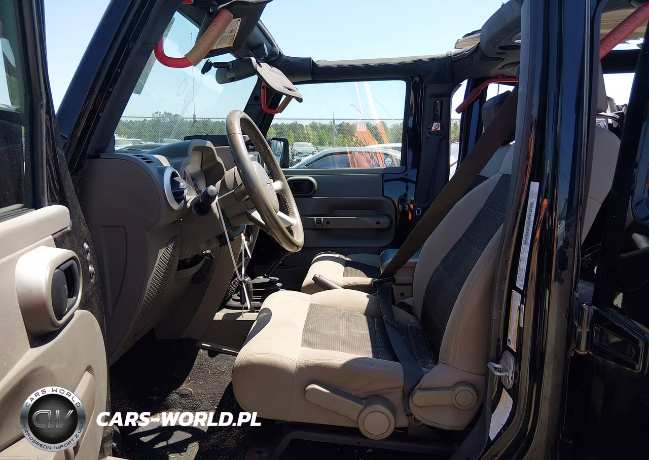 2010 Jeep Wrangler Unlimited Sahara VIN:1J4BA5H19AL214947 - 5