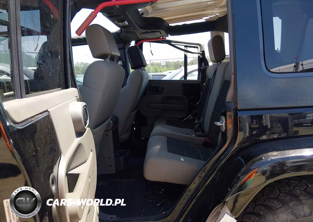 2010 Jeep Wrangler Unlimited Sahara VIN:1J4BA5H19AL214947 - 8