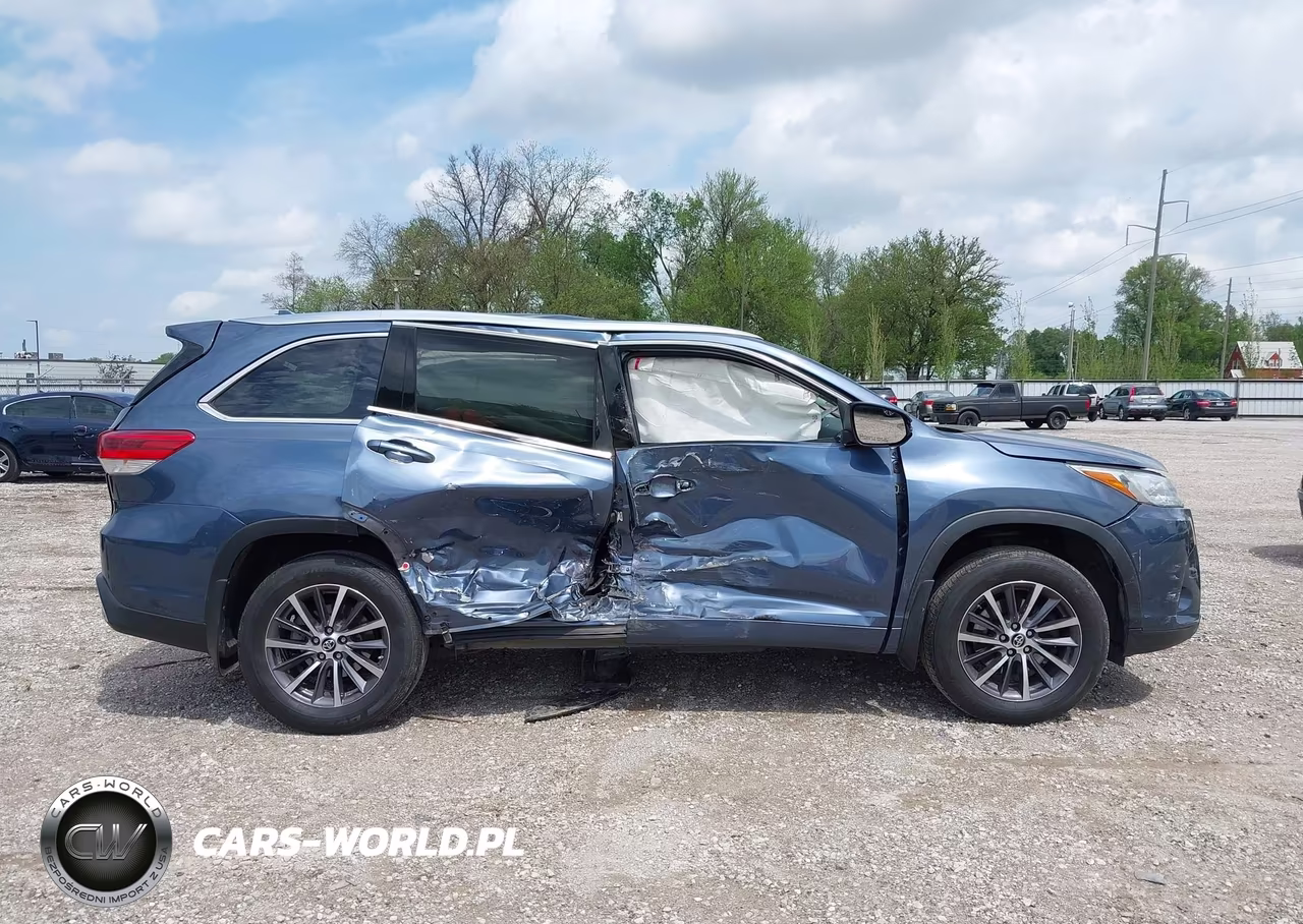 2018 Toyota Highlander Xle VIN:5TDJZRFH8JS486924 - 13
