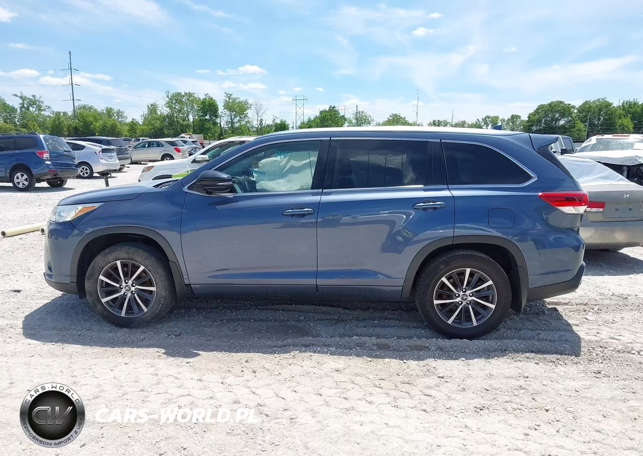 2018 Toyota Highlander Xle VIN:5TDJZRFH8JS486924 - 14