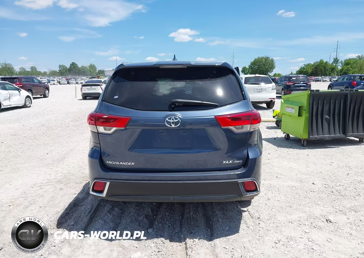 2018 Toyota Highlander Xle VIN:5TDJZRFH8JS486924 - 16
