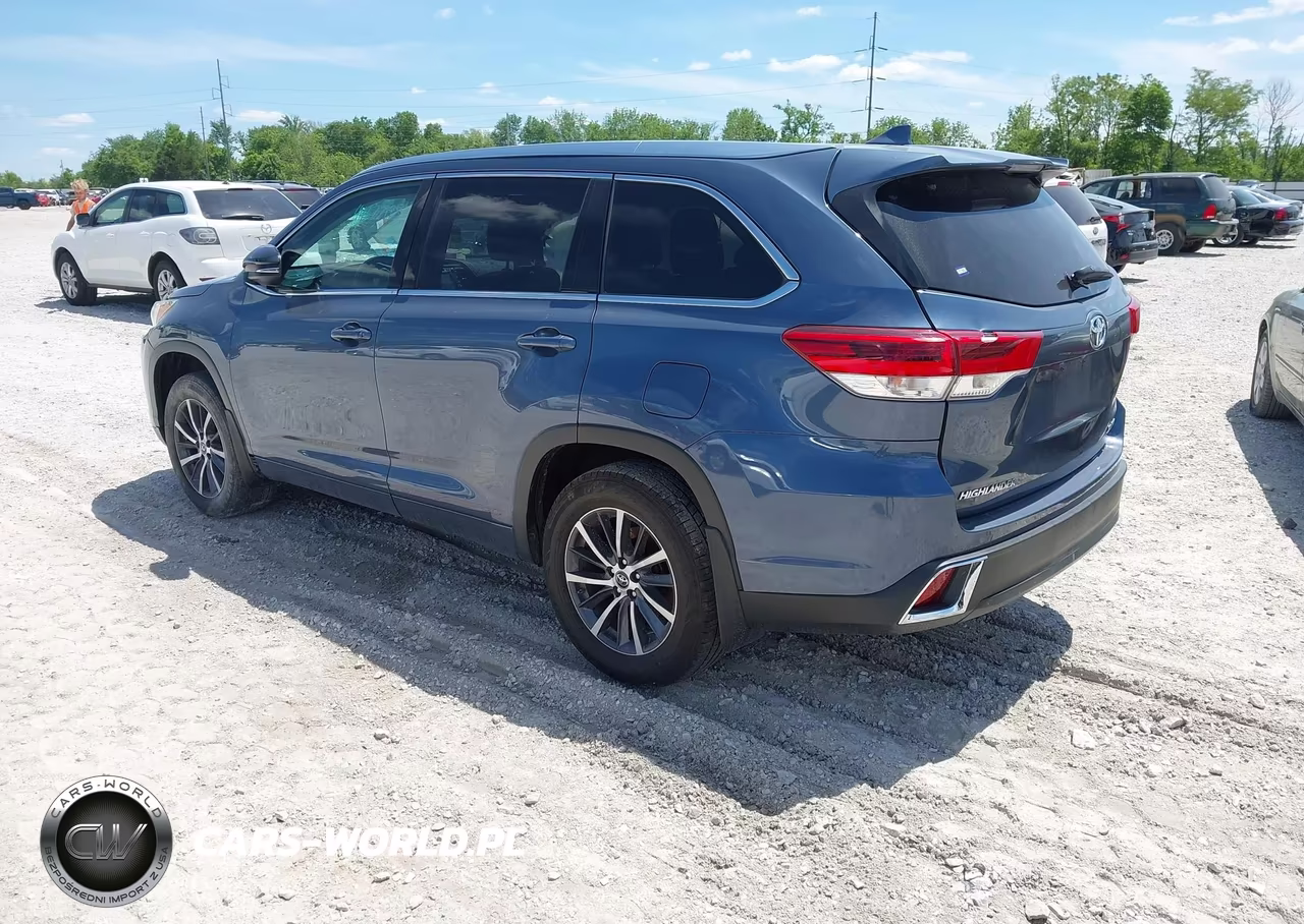2018 Toyota Highlander Xle VIN:5TDJZRFH8JS486924 - 3