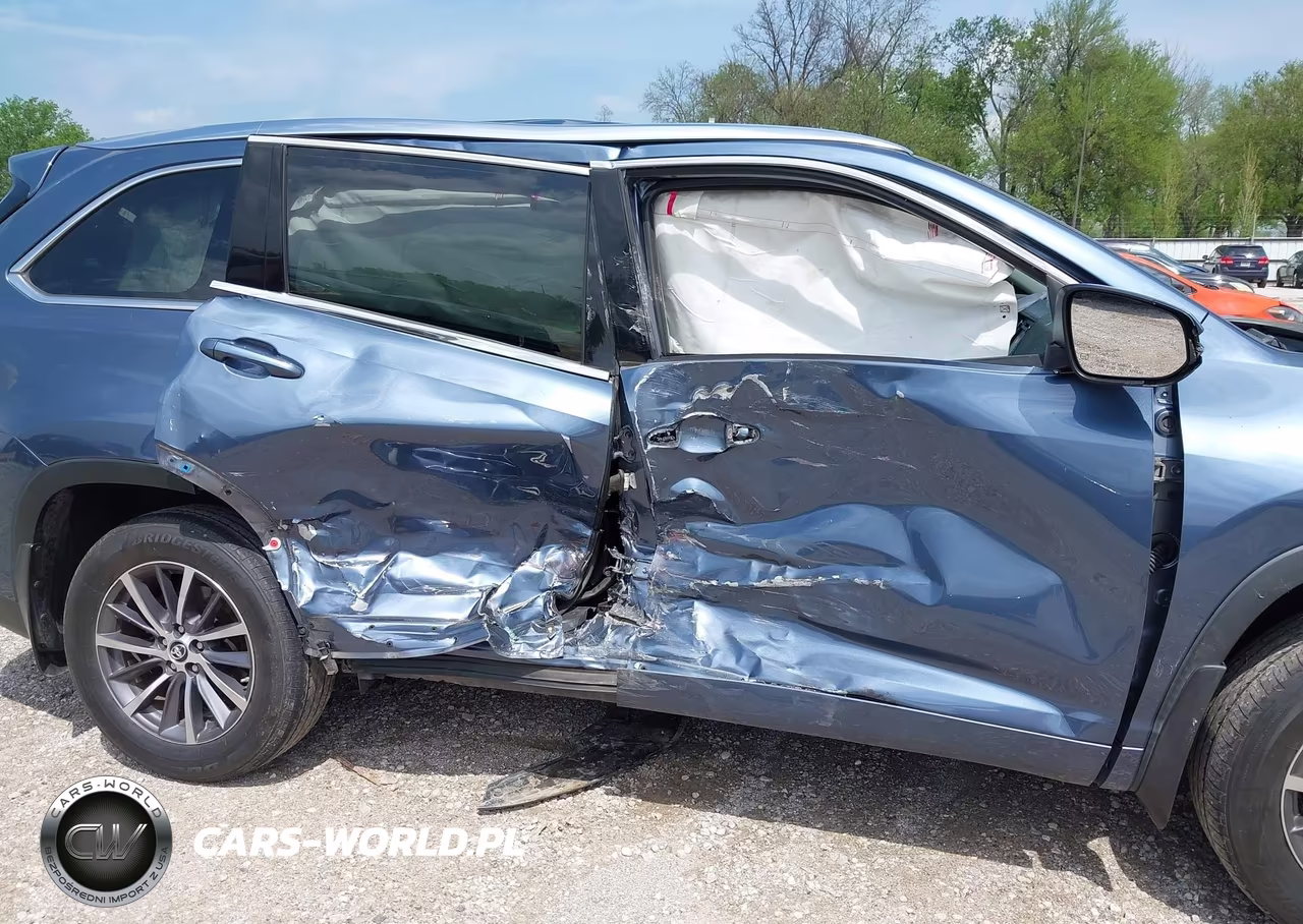 2018 Toyota Highlander Xle VIN:5TDJZRFH8JS486924 - 6