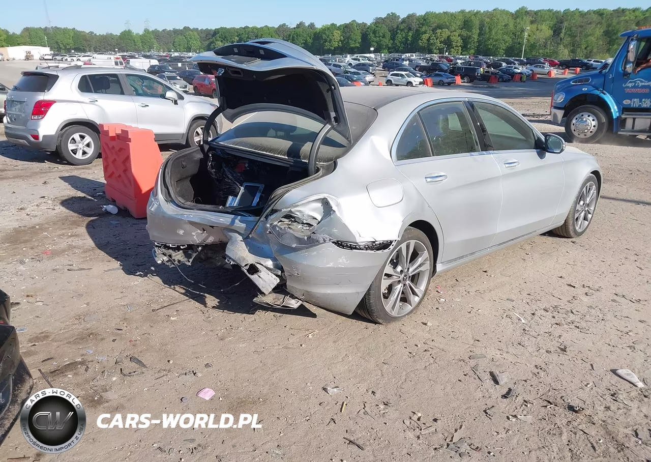 2018 Mercedes-Benz C 300 VIN:55SWF4JB7JU238641 - 4