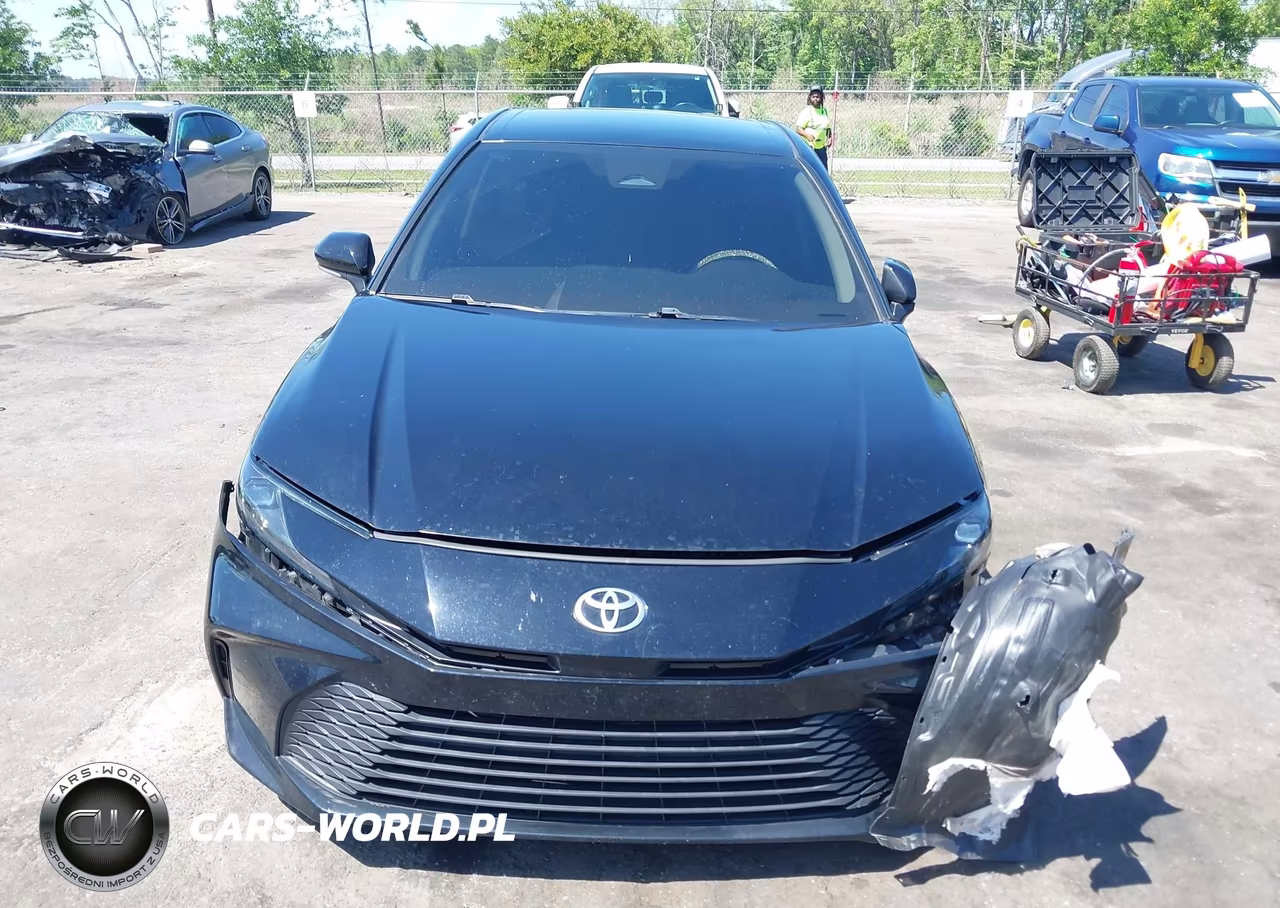 2025 Toyota Camry Le VIN:4T1DAACK2SU550079 - 12