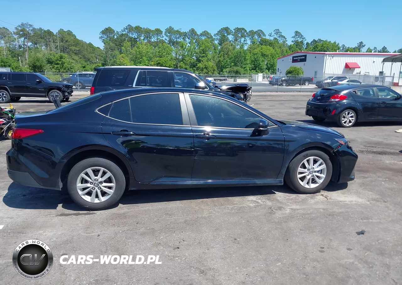 2025 Toyota Camry Le VIN:4T1DAACK2SU550079 - 13