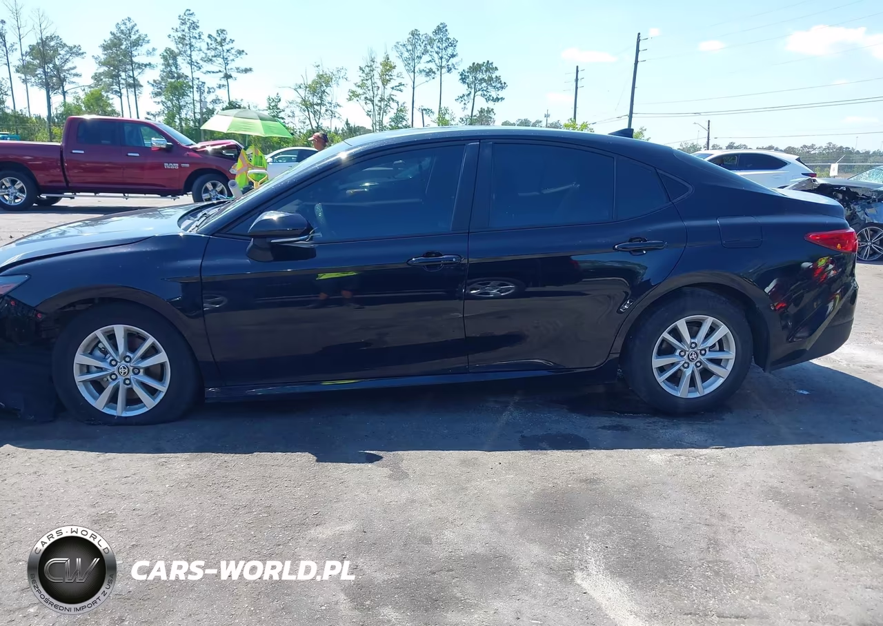 2025 Toyota Camry Le VIN:4T1DAACK2SU550079 - 14