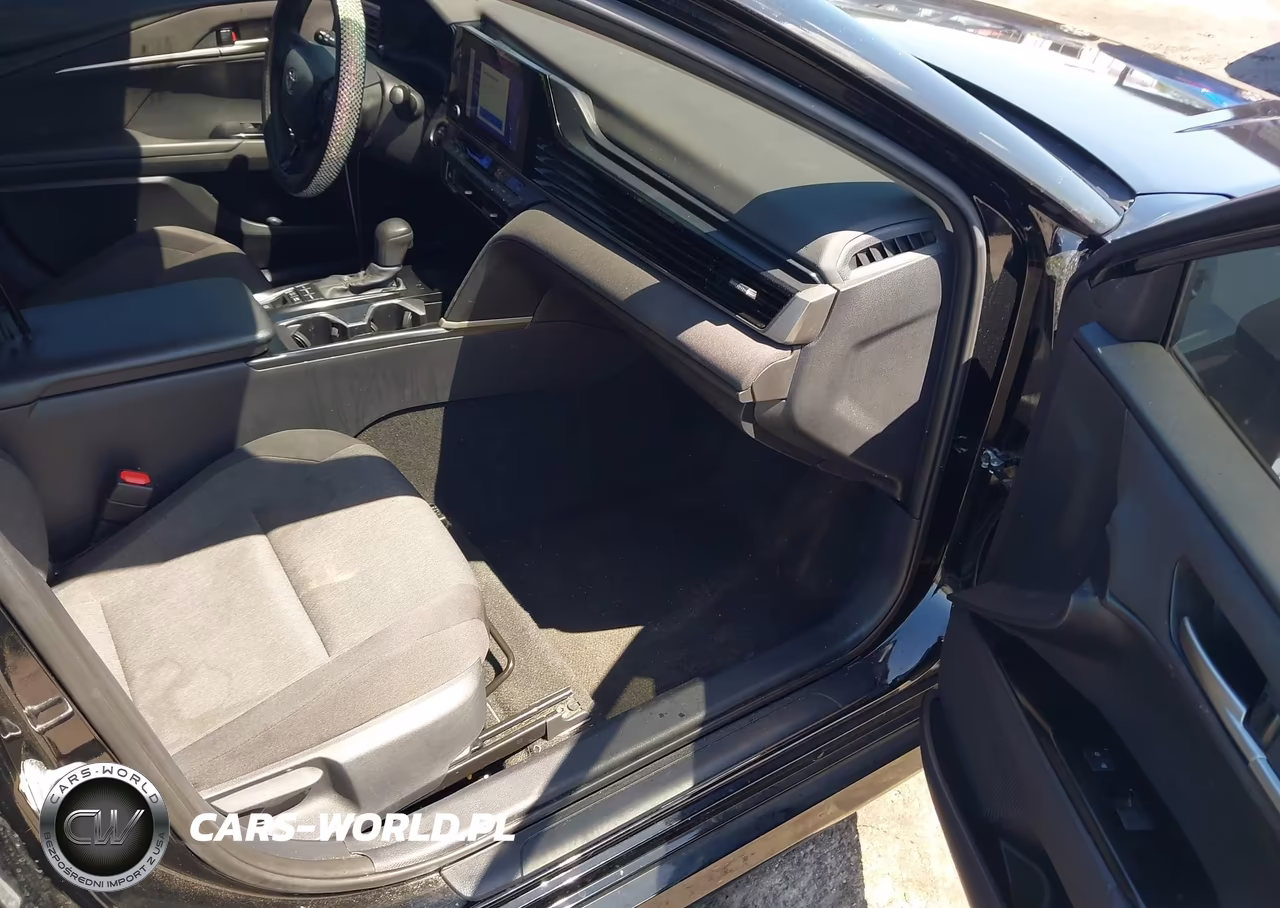 2025 Toyota Camry Le VIN:4T1DAACK2SU550079 - 5