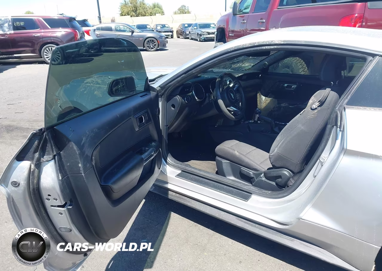 2015 Ford Mustang V6 VIN:1FA6P8AM9F5373335 - 5