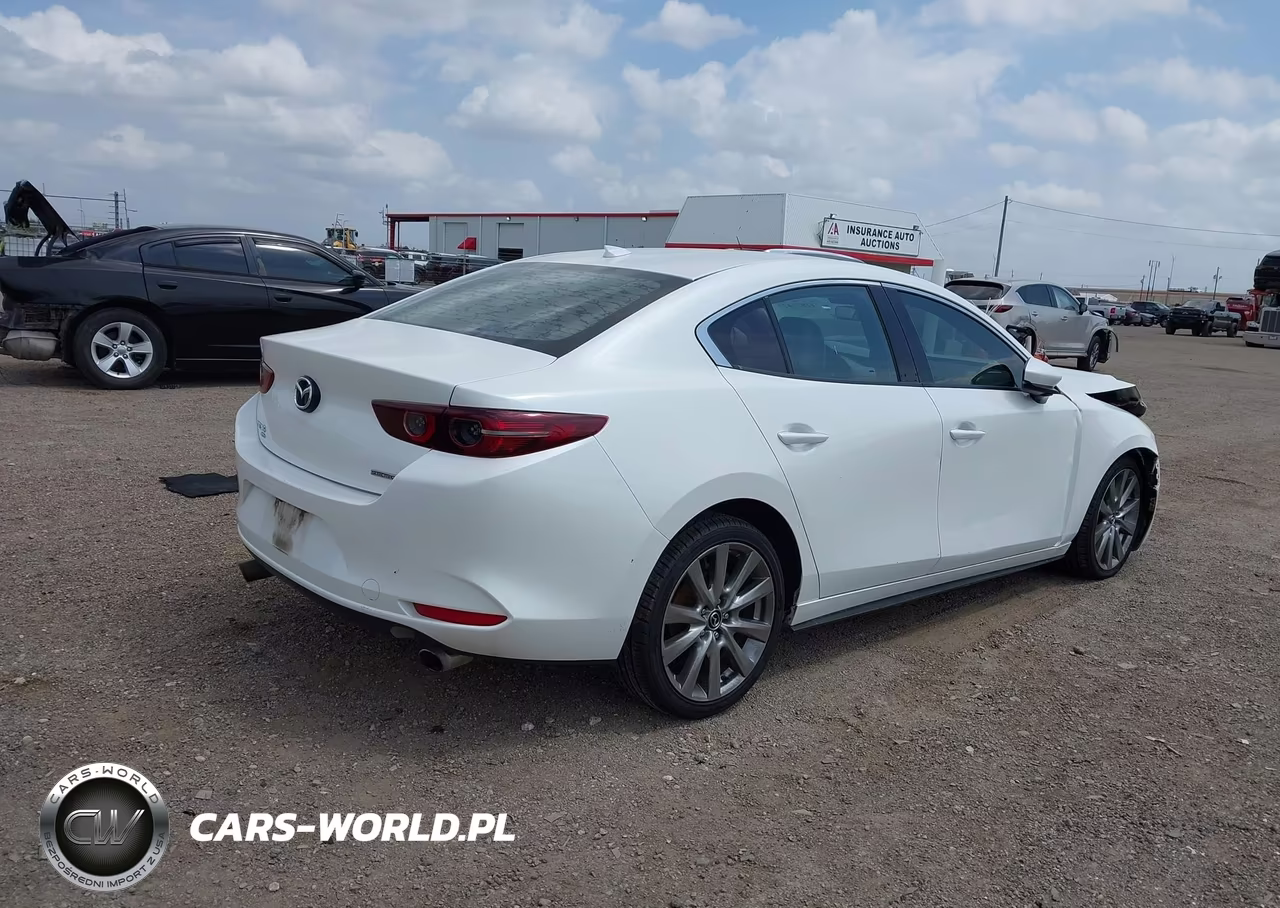 2021 Mazda Mazda3 Premium VIN:3MZBPBDL0MM252688 - 4