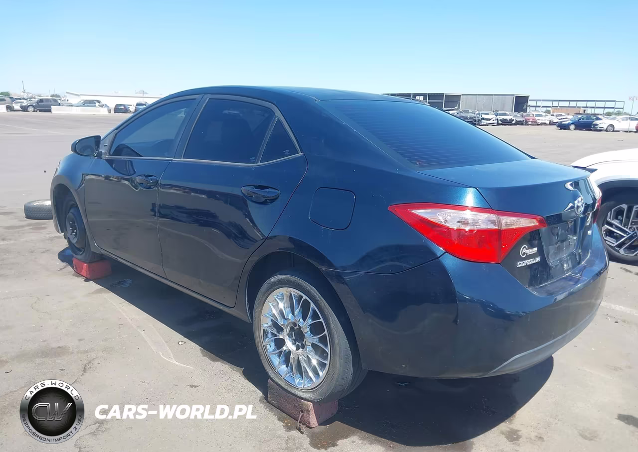 2018 Toyota Corolla Le VIN:2T1BURHE9JC033460 - 3