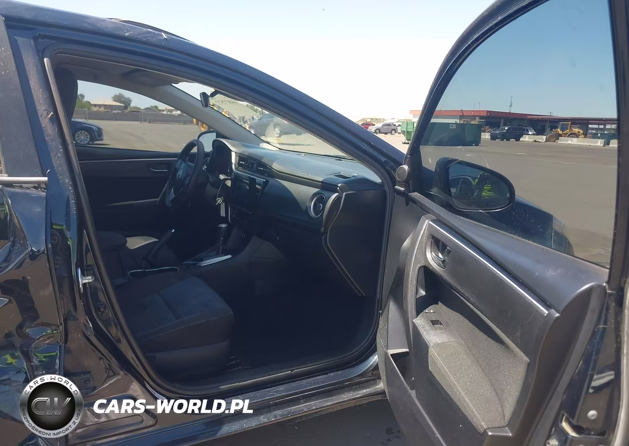2018 Toyota Corolla Le VIN:2T1BURHE9JC033460 - 5