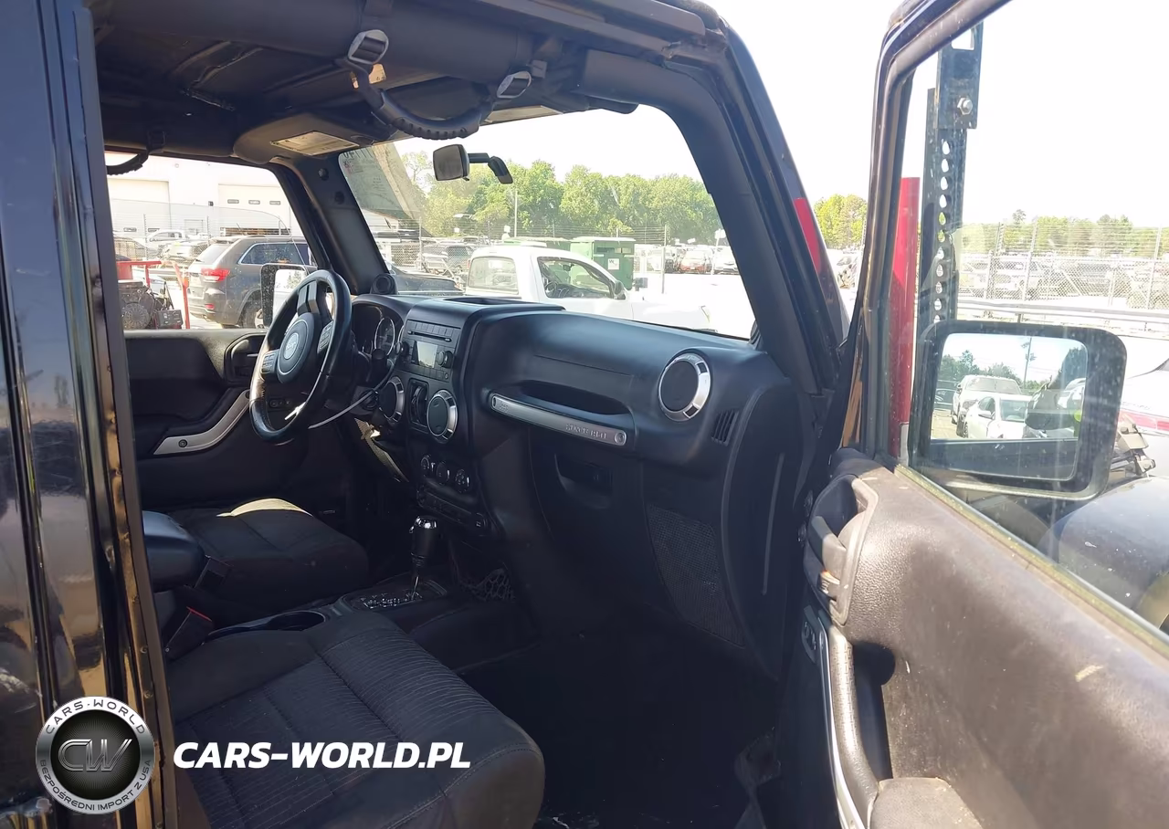 2012 Jeep Wrangler Unlimited Sahara VIN:1C4BJWEG5CL169660 - 5