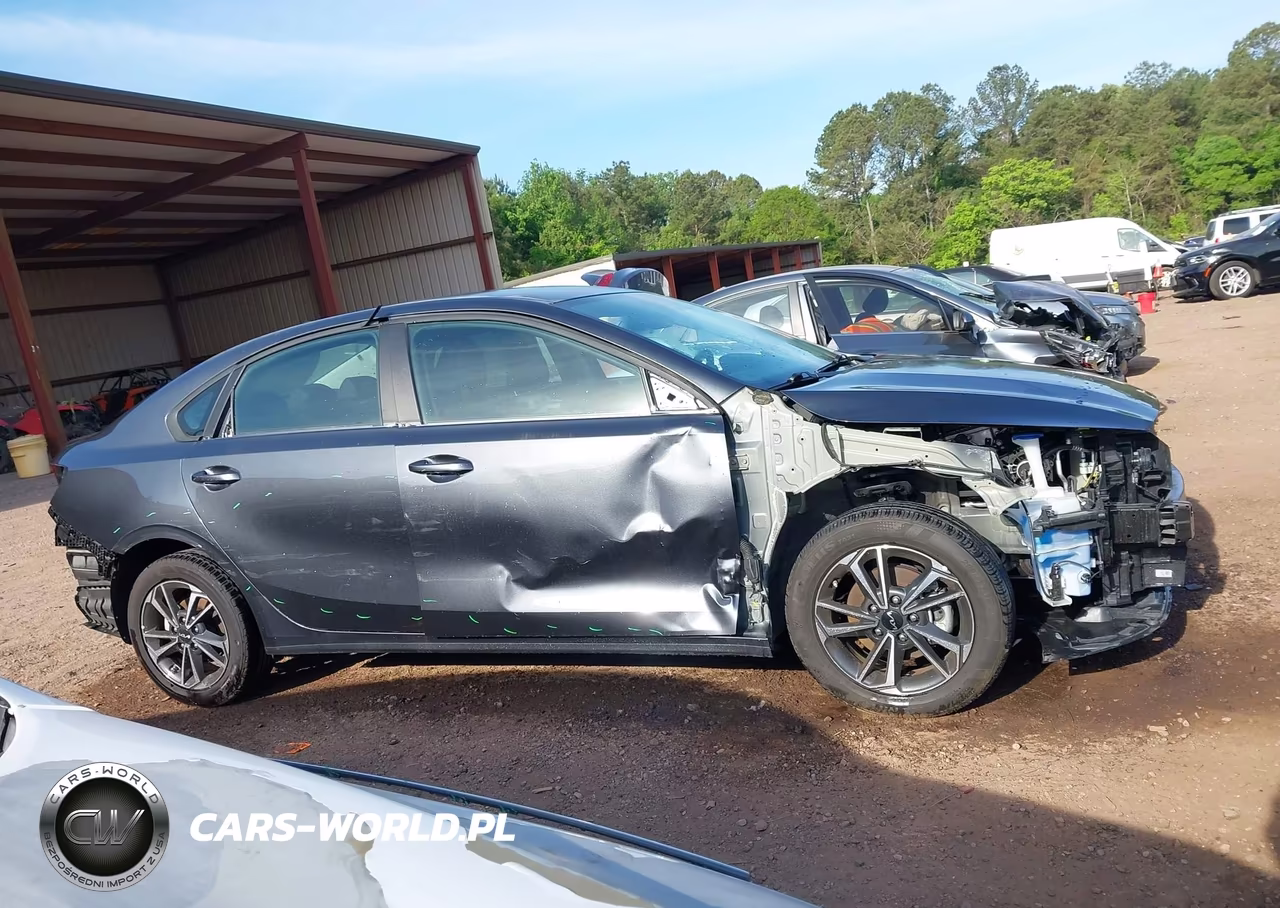 2024 Kia Forte Lxs VIN:3KPF24AD7RE755681 - 14