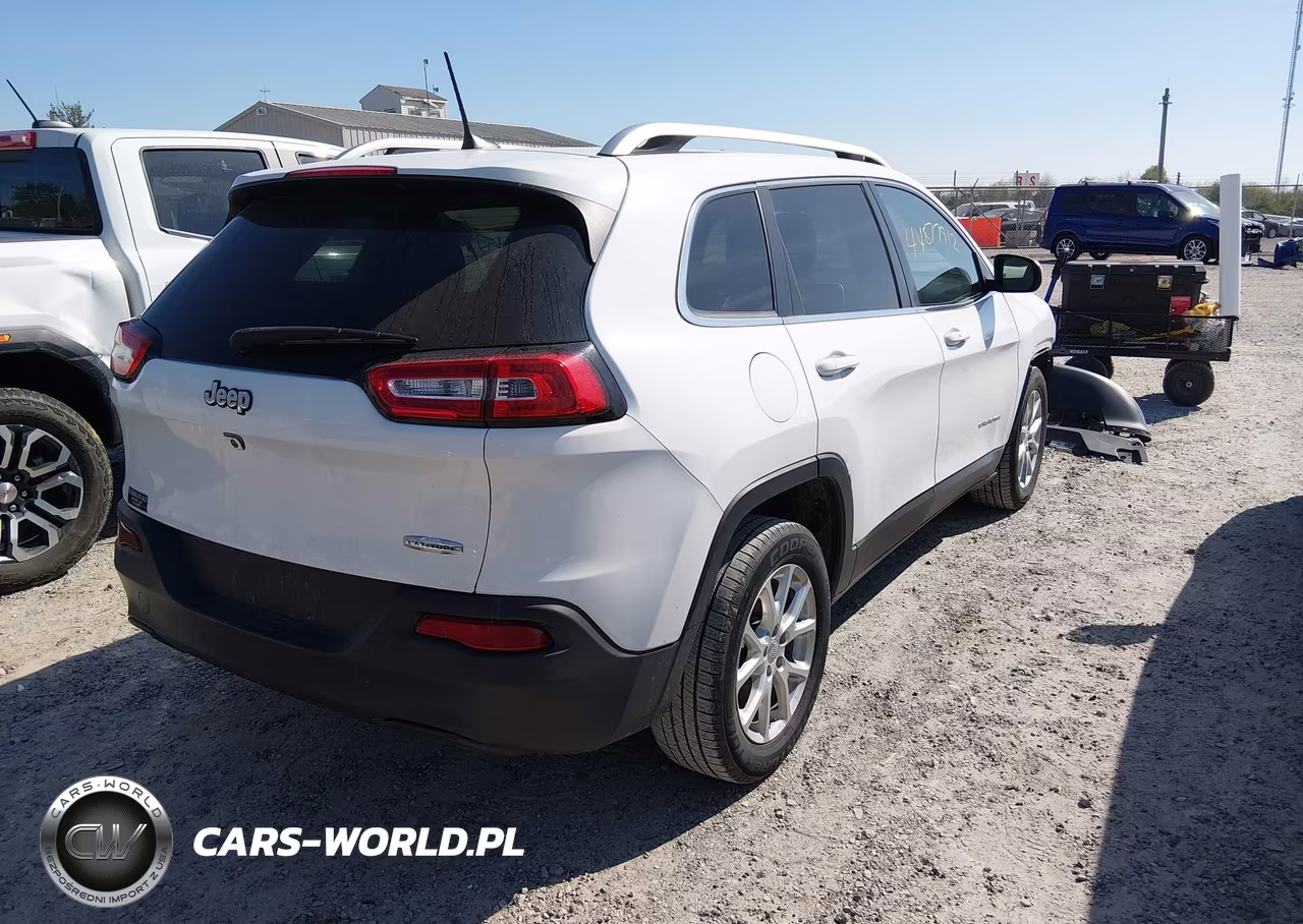 2018 Jeep Cherokee Latitude Plus Fwd VIN:1C4PJLLB7JD540353 - 4
