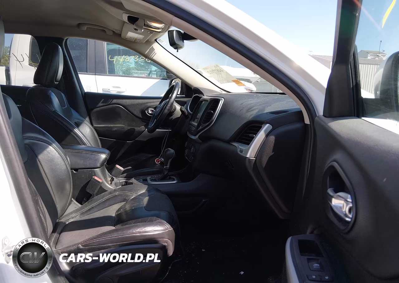 2018 Jeep Cherokee Latitude Plus Fwd VIN:1C4PJLLB7JD540353 - 5