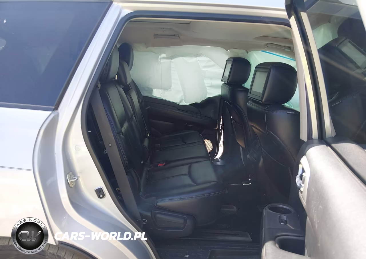 2017 Nissan Pathfinder Platinum VIN:5N1DR2MN8HC903950 - 8