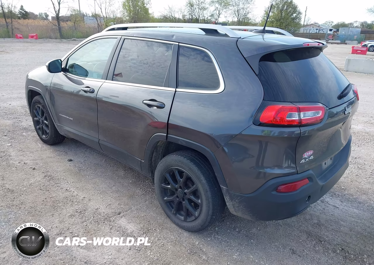 2018 Jeep Cherokee Latitude Plus 4X4 VIN:1C4PJMLB3JD578409 - 3