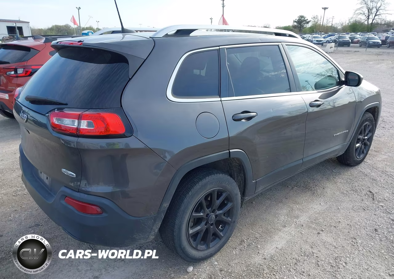 2018 Jeep Cherokee Latitude Plus 4X4 VIN:1C4PJMLB3JD578409 - 4