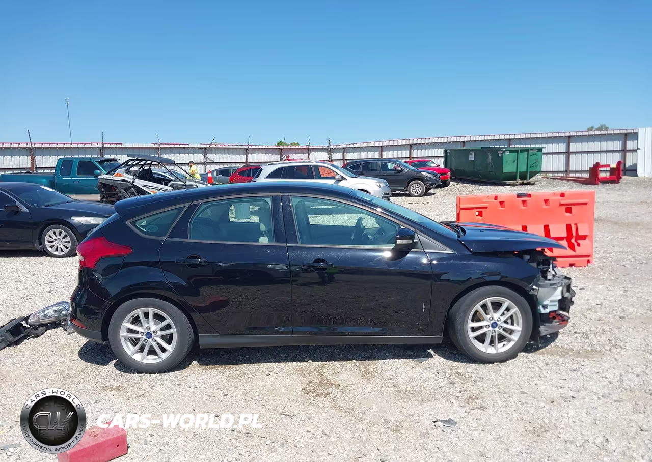2016 Ford Focus Se VIN:1FADP3K2XGL279887 - 14