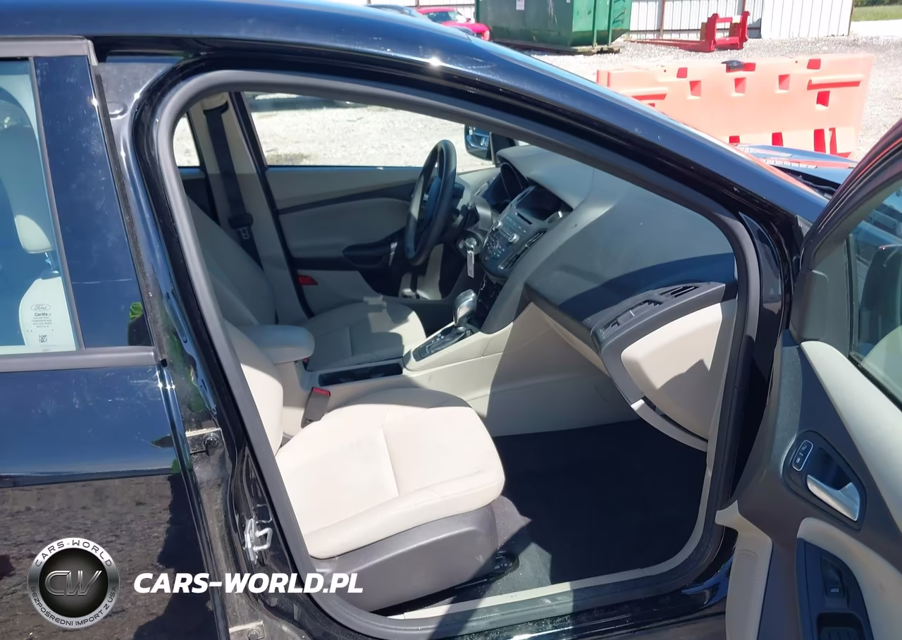 2016 Ford Focus Se VIN:1FADP3K2XGL279887 - 5