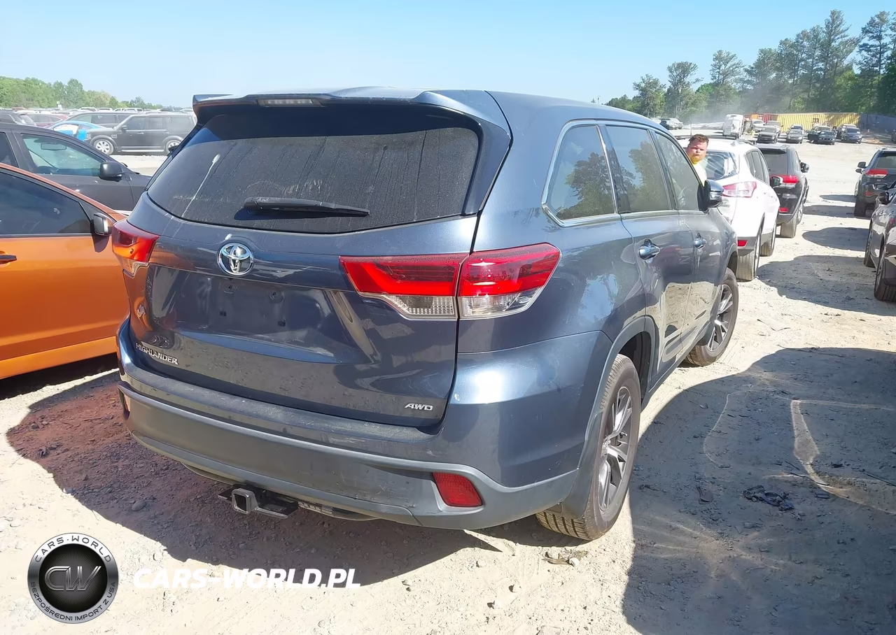 2019 Toyota Highlander Le VIN:5TDBZRFH2KS959349 - 4
