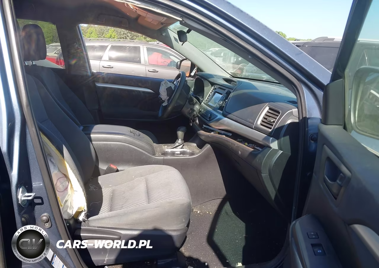 2019 Toyota Highlander Le VIN:5TDBZRFH2KS959349 - 5