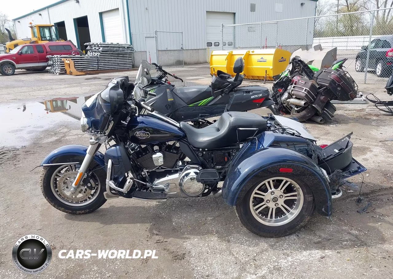 2012 Harley-Davidson Flhtcutg Tri Glide Ultra Classic VIN:1HD1MAM16CB855195 - 12