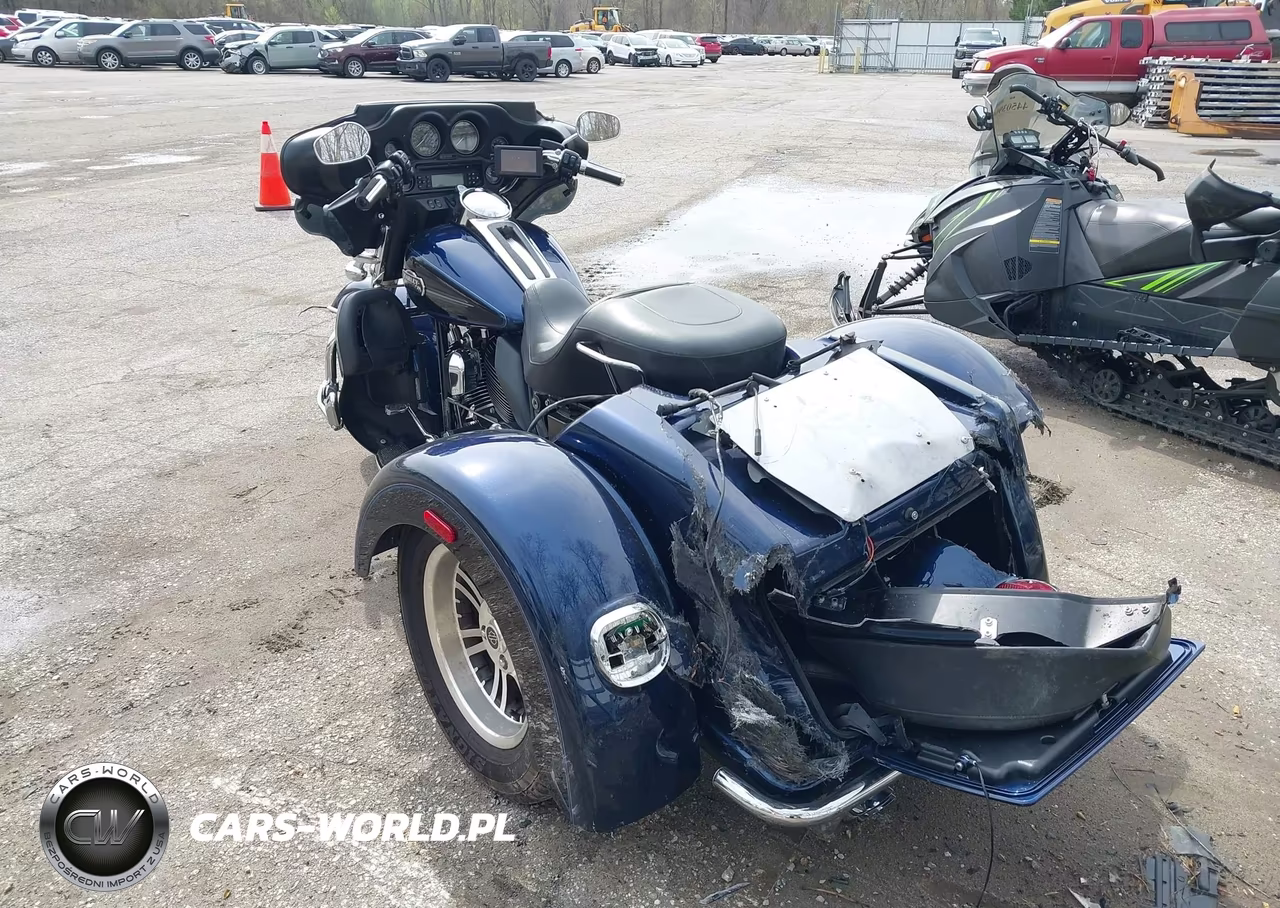 2012 Harley-Davidson Flhtcutg Tri Glide Ultra Classic VIN:1HD1MAM16CB855195 - 3
