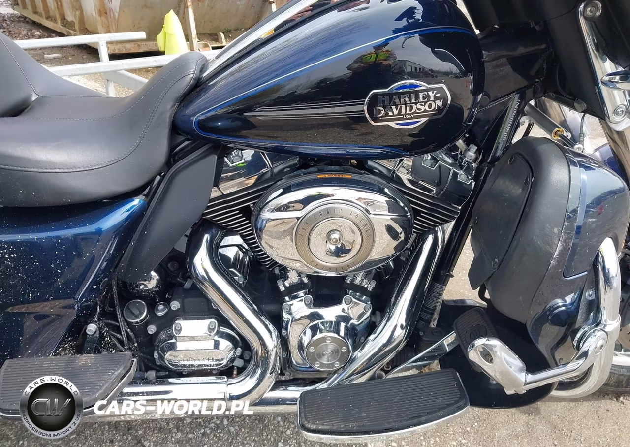 2012 Harley-Davidson Flhtcutg Tri Glide Ultra Classic VIN:1HD1MAM16CB855195 - 8