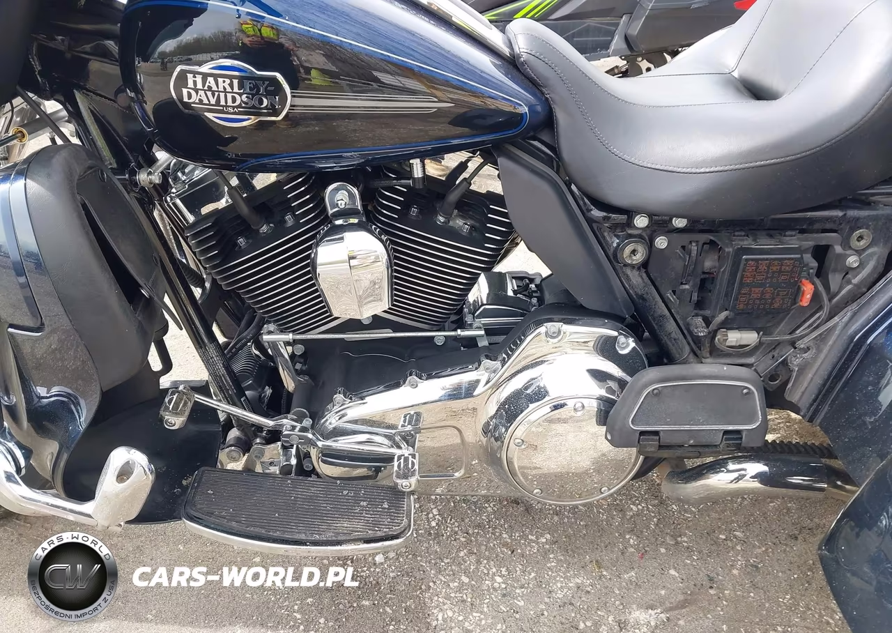 2012 Harley-Davidson Flhtcutg Tri Glide Ultra Classic VIN:1HD1MAM16CB855195 - 9