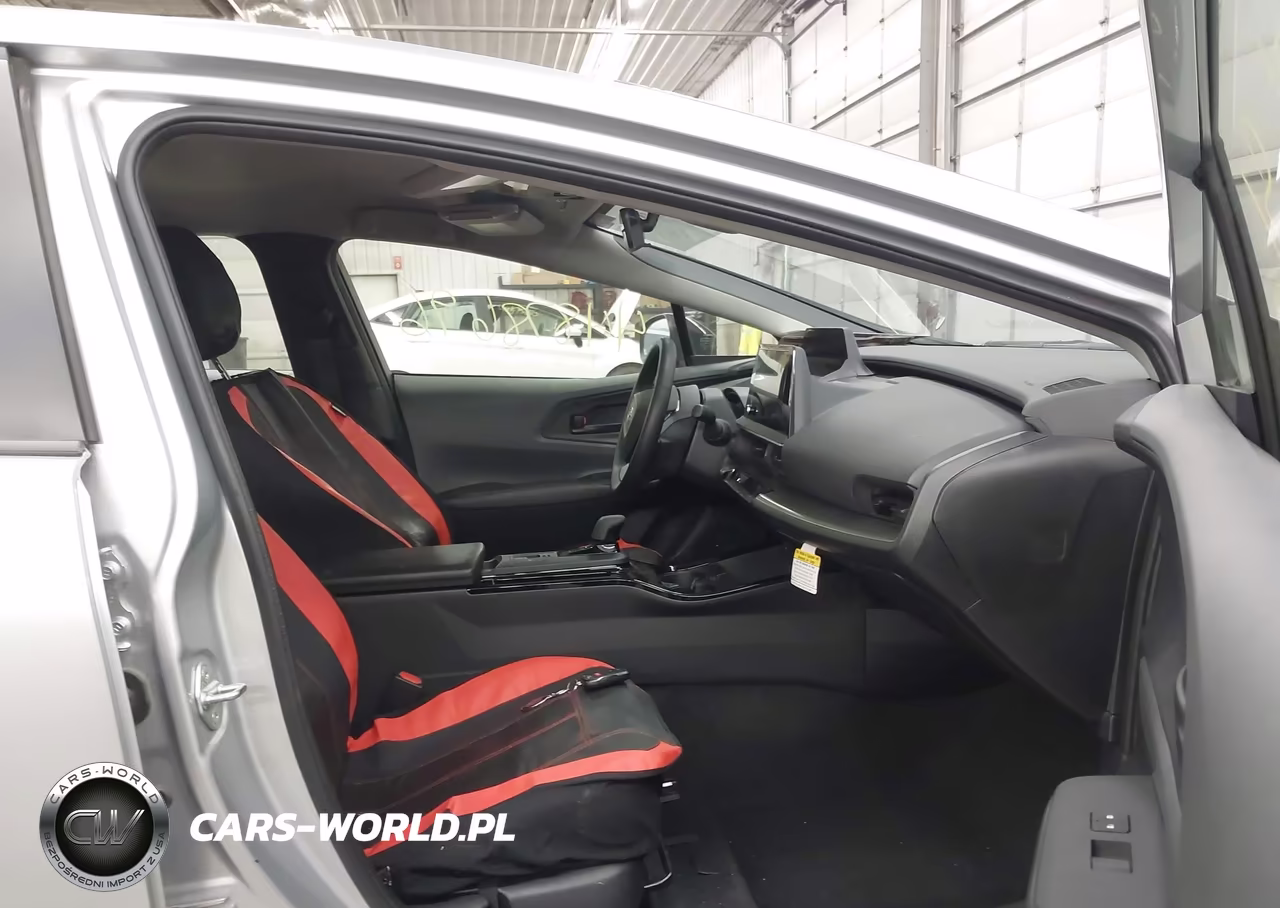 2026 Toyota Prius Le VIN:JTDACAAU1T3067650 - 5