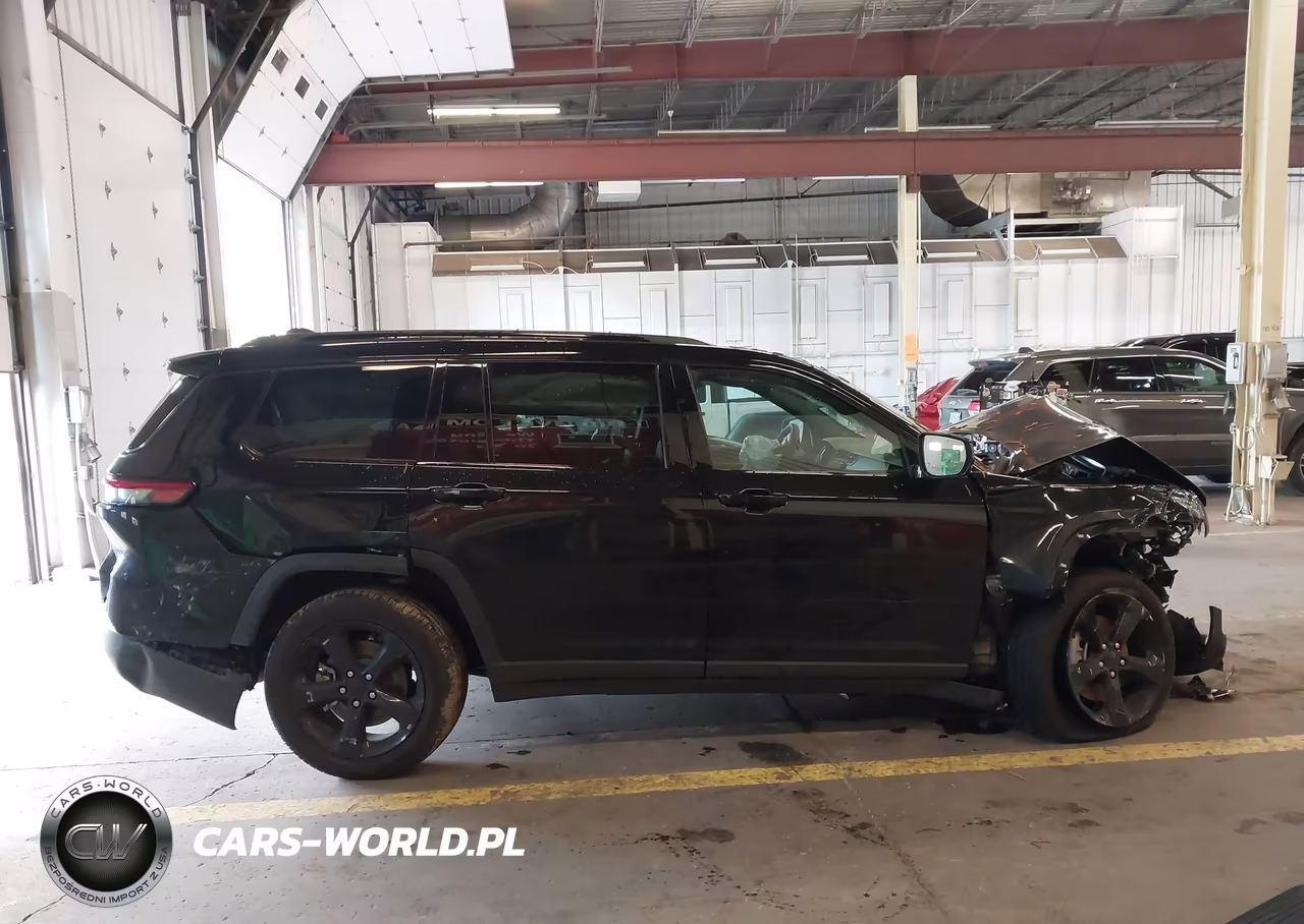 2025 Jeep Grand Cherokee L Limited 4X4 VIN:1C4RJKBG9S8772558 - 14